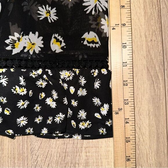 cAbi 5816 Kimono‎ Women's Medium Black Daisy Floral Short Sleeve Sheer Boho Wrap - Picture 12 of 12